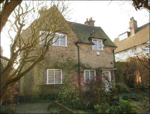 01 Hurst Close
